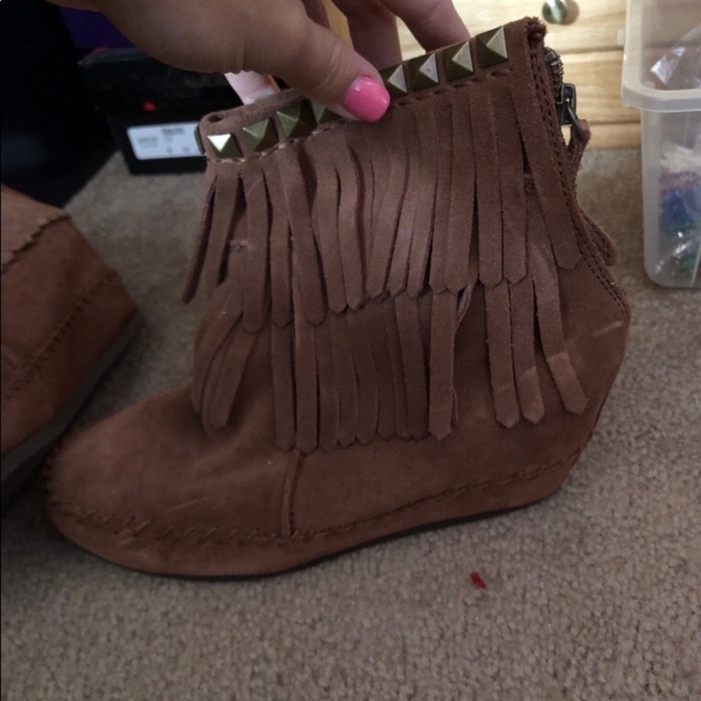 Fringe Wedged Boots